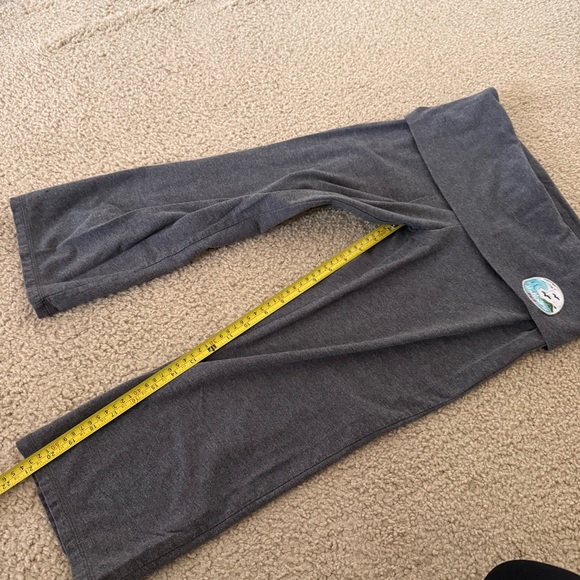 Hollister Fold Over Dark Gray Crop Leggings - Picture 8 of 8